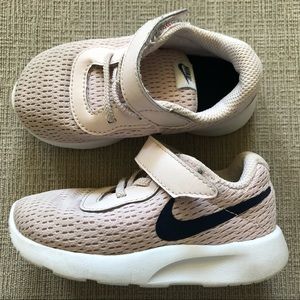 Nike Tanjun Toddler shoes size 6, Pink and Navy